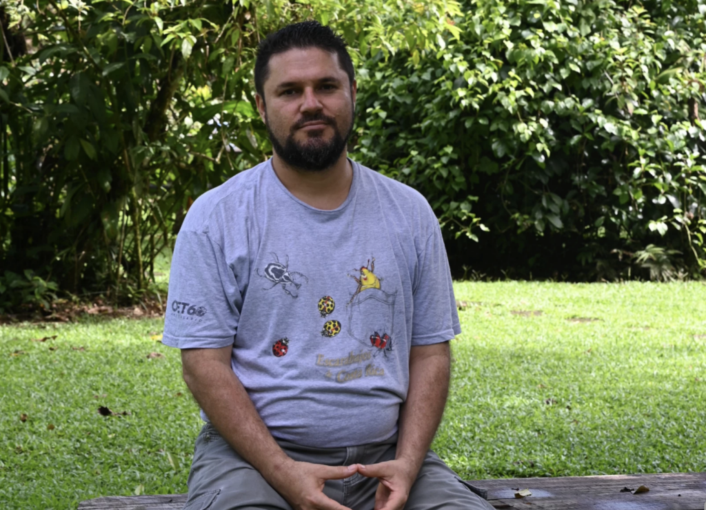 Kenneth Alfaro González sits on a bench at La Selva Research Station