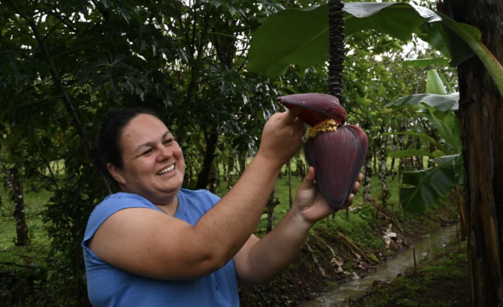 Franciny Gonzalez Hidalgo holds a bunch of organically grown bananas